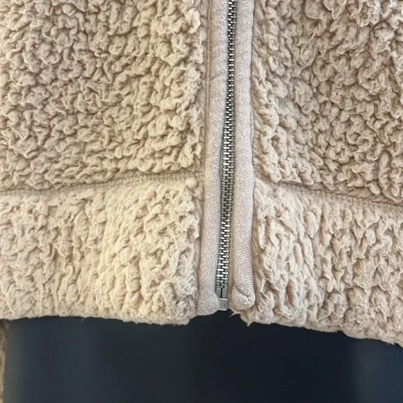 Hollister XS fleece zip up crop jacket - Picture 5 of 9